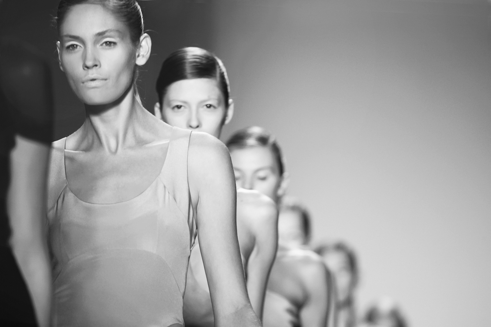 58-kelly-stuart-runway-prabal-1-b