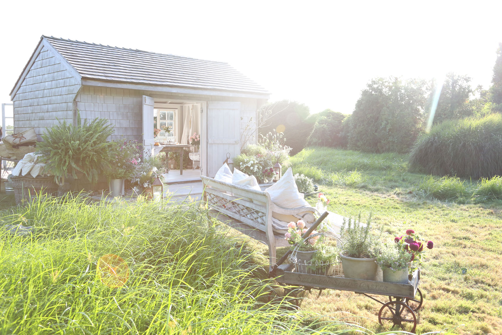 Kelly-Stuart-Exteriors-Loveshackfancy-shed-3