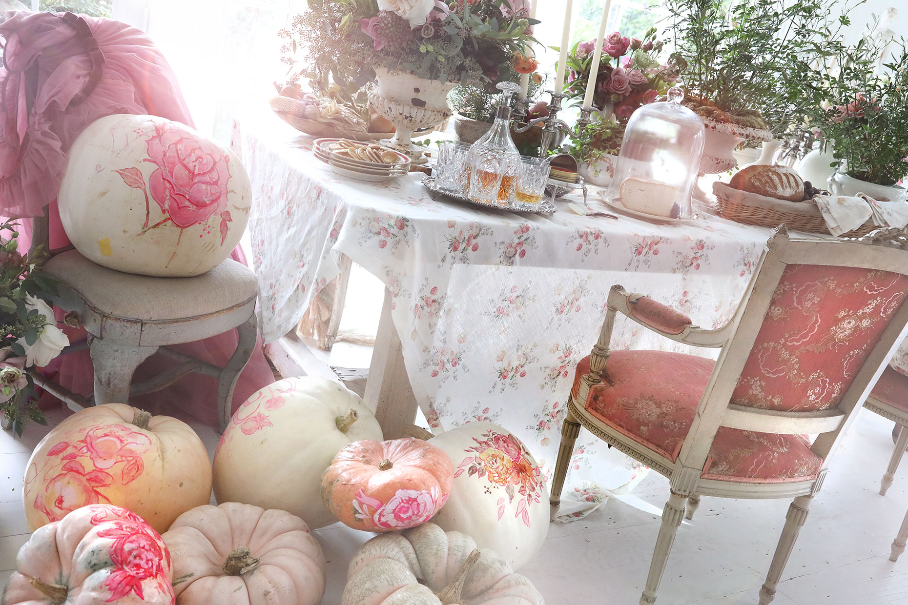 Kelly-Stuart-Loveshackfancy-tablebscape-2022-4