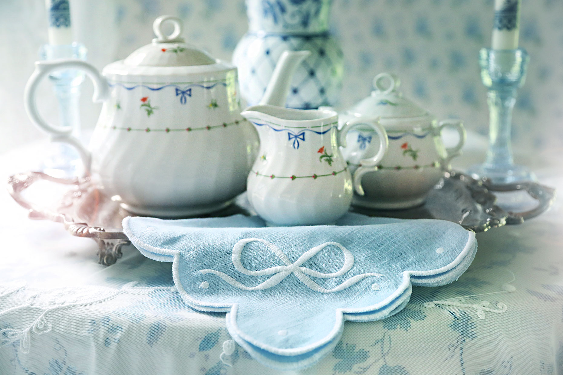 kelly-stuart-loveshackfancy-tabletop-details-2